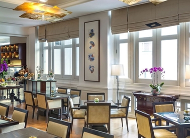 The Fullerton Hotel Singapore Executive Club Lounge