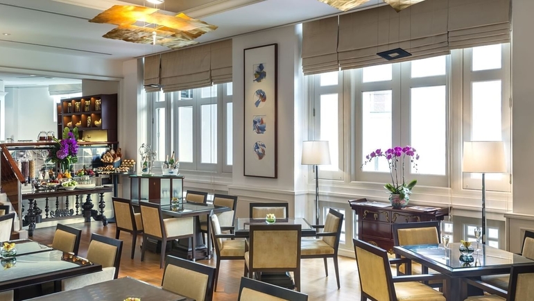 The Fullerton Hotel Singapore Executive Club Lounge