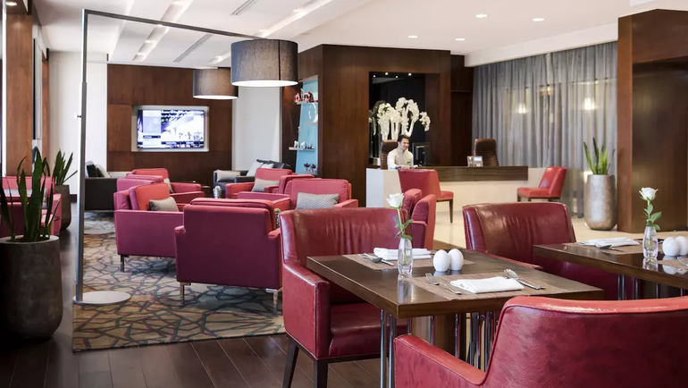 Rosh Rayhaan by Rotana Executive Club Lounge