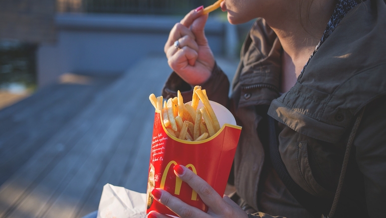 Can I Take Fast Food on a Plane?
