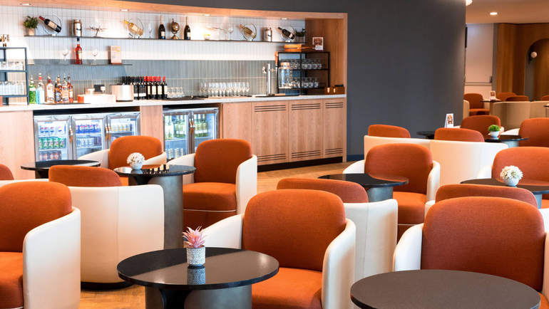 What are the best airport lounges in the United Kingdom?