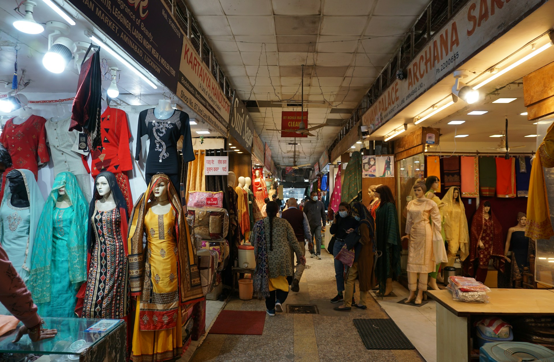 What Are The Best Fake Markets in Delhi?