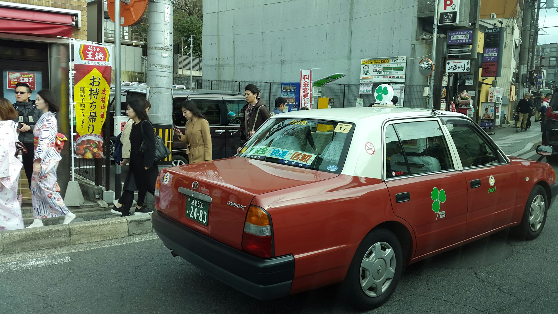 How to Find an English-Speaking Taxi Driver in Osaka