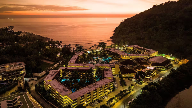 Phuket Marriott Resort & Spa, Merlin Beach