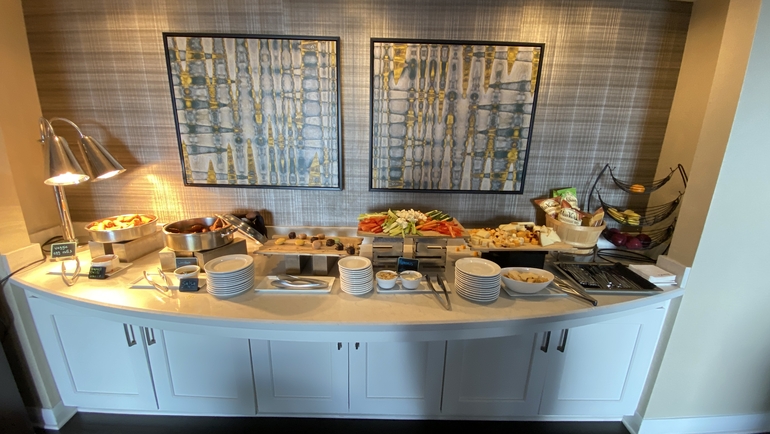 Omni Los Angeles Hotel Executive Club Lounge Review