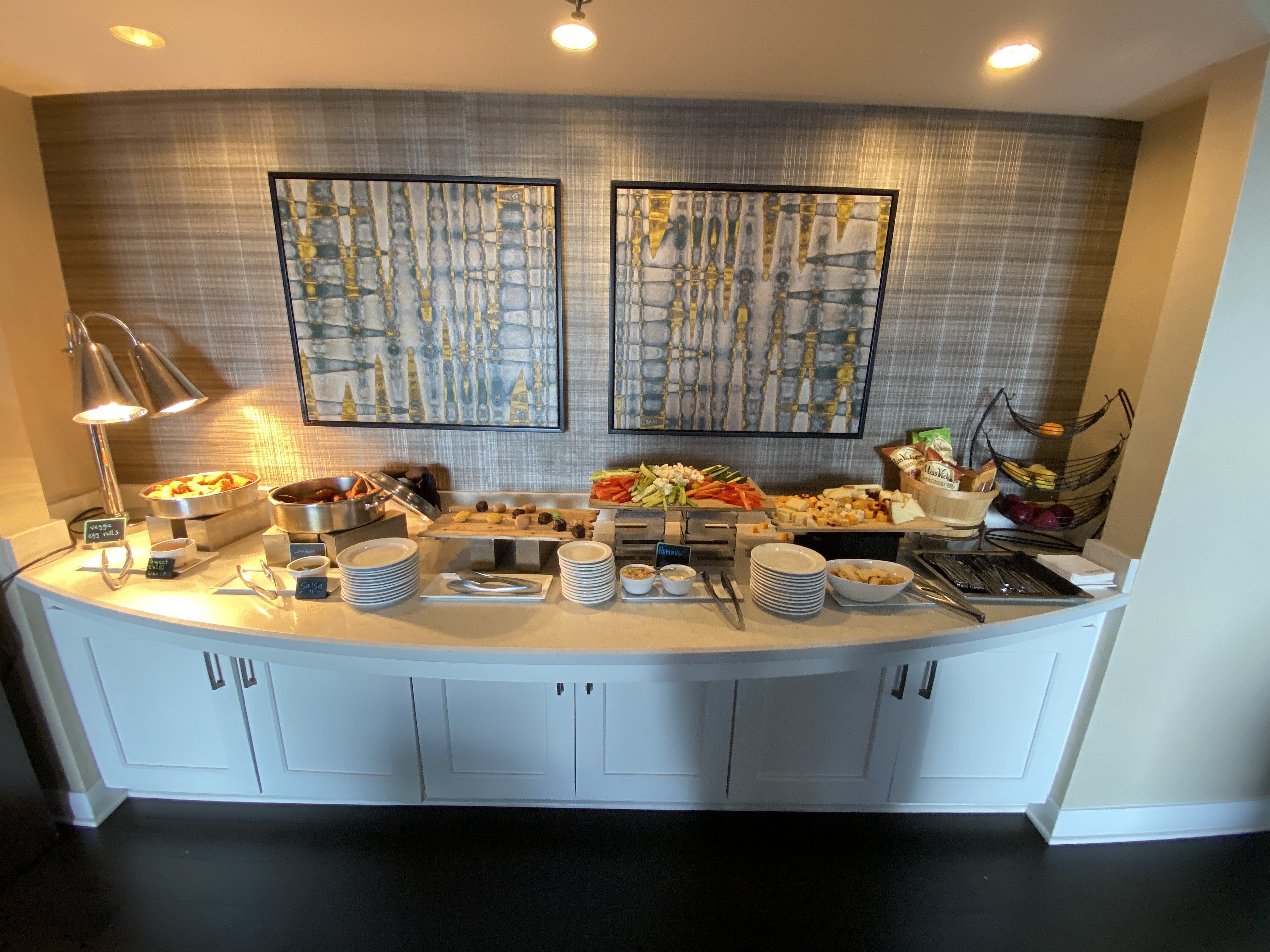 Omni Los Angeles Hotel Executive Club Lounge Review