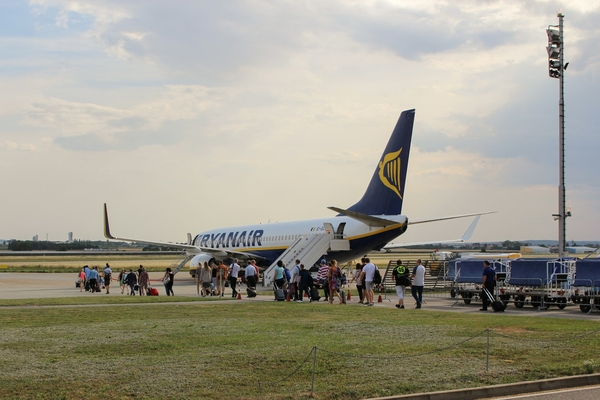 Should You Let Kids Sit Alone on Ryanair When You Don’t Pay for Seats?