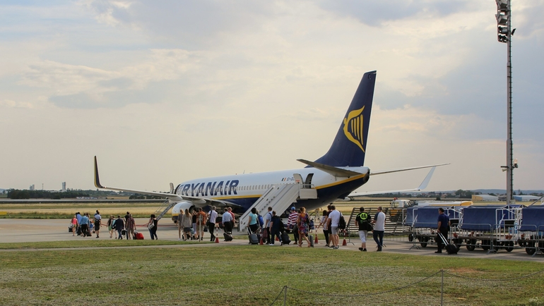 Should You Let Kids Sit Alone on Ryanair When You Don’t Pay for Seats?