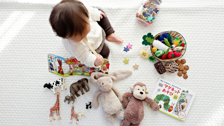 Do Planes Still Give Toys to Kids in 2025?