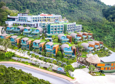 Crest Resort & Pool Villas