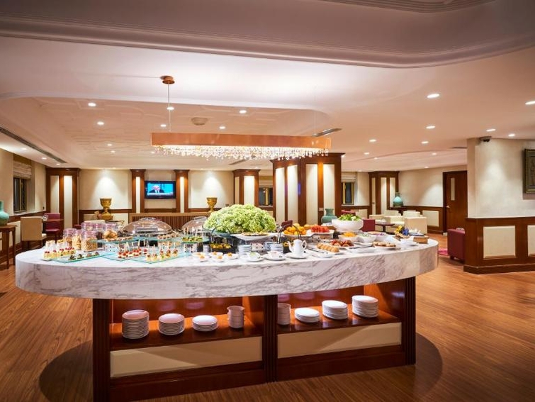 Windsor Plaza Hotel Executive Club Lounge