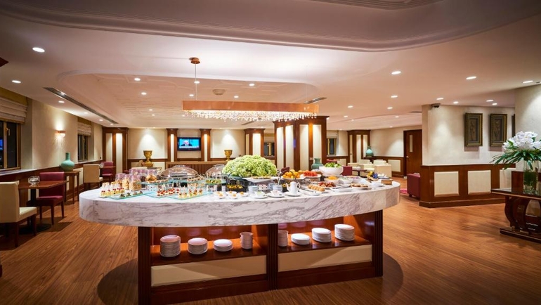 Windsor Plaza Hotel Executive Club Lounge