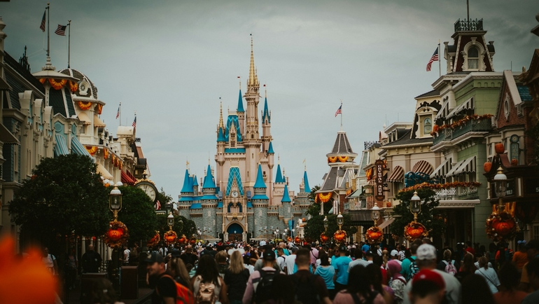Will Major Theme Parks Be Too Crowded During School Breaks?