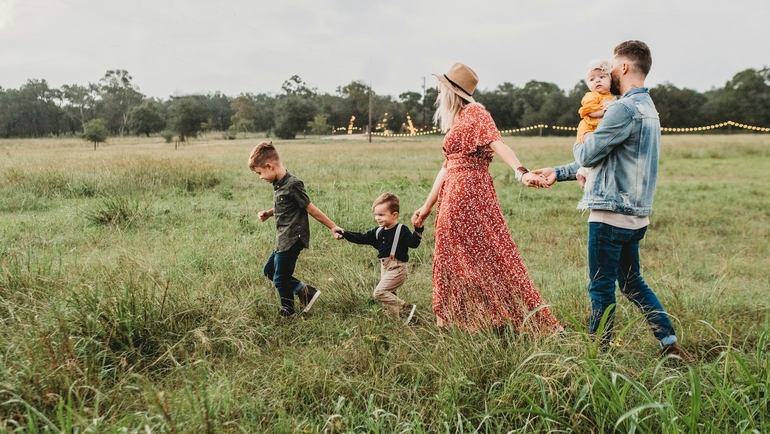 What Dates Are Best for Family Travel to Save Money?