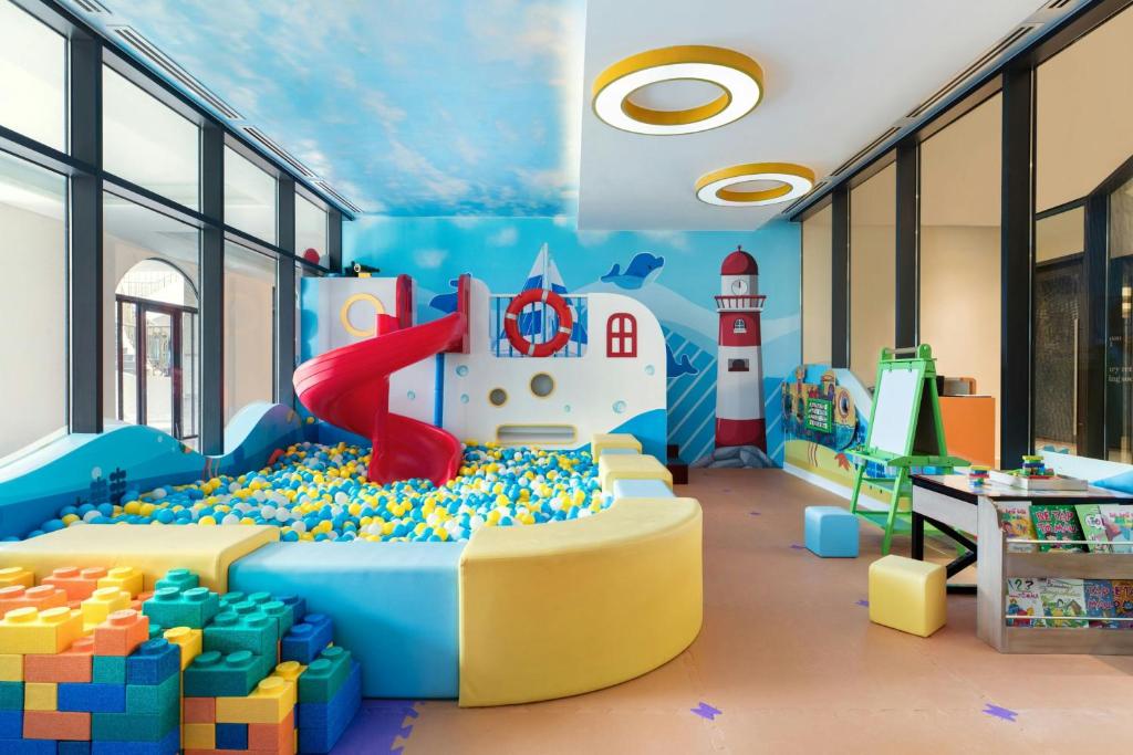 Sheraton Grand Danang Beach Resort & Spa Kids Club