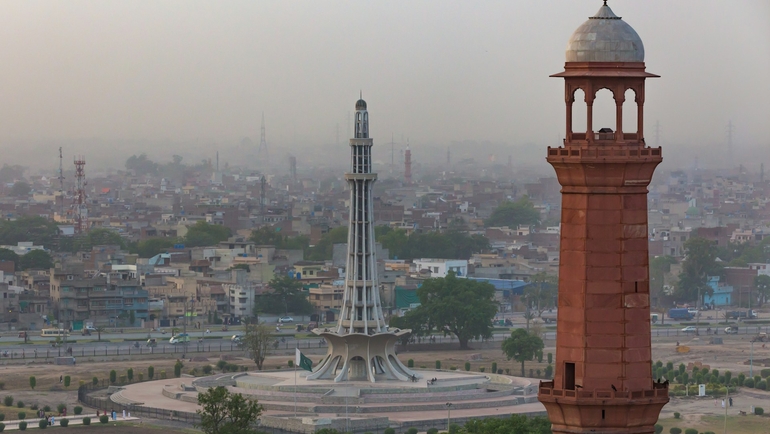 Best Cheap Clothes Areas in Lahore