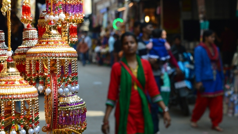 Best Cheap Clothes Areas in Dhaka