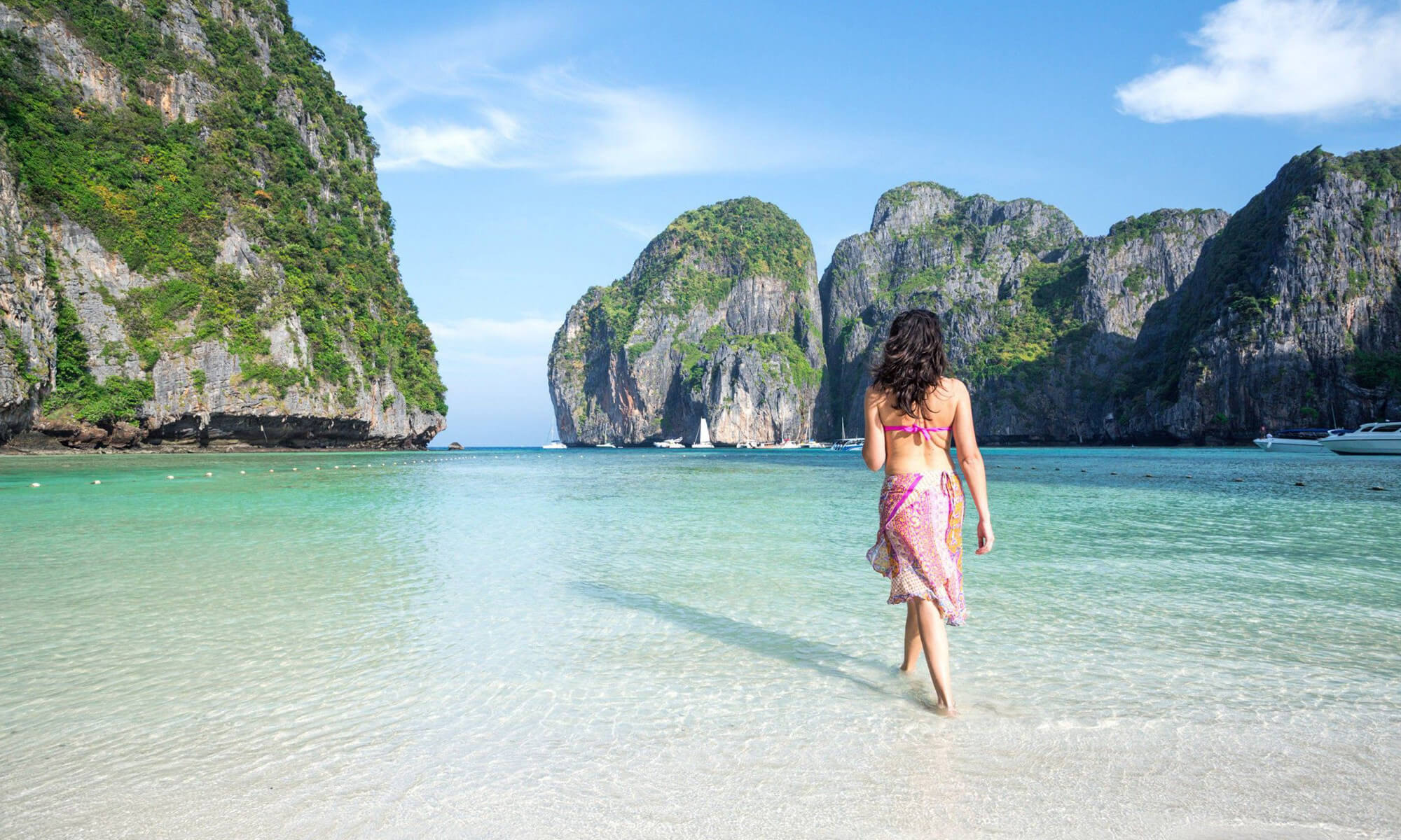 The Krabi province has a tropical humid climate with temperatures ranging from 27 to 29 degrees Celsius