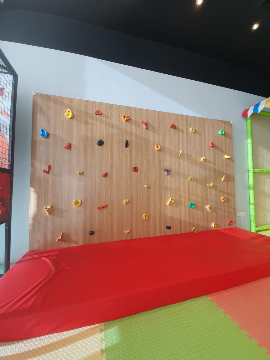 Fairmont Abu Dhabi Little Flamingos Kids Club Wall Climbing