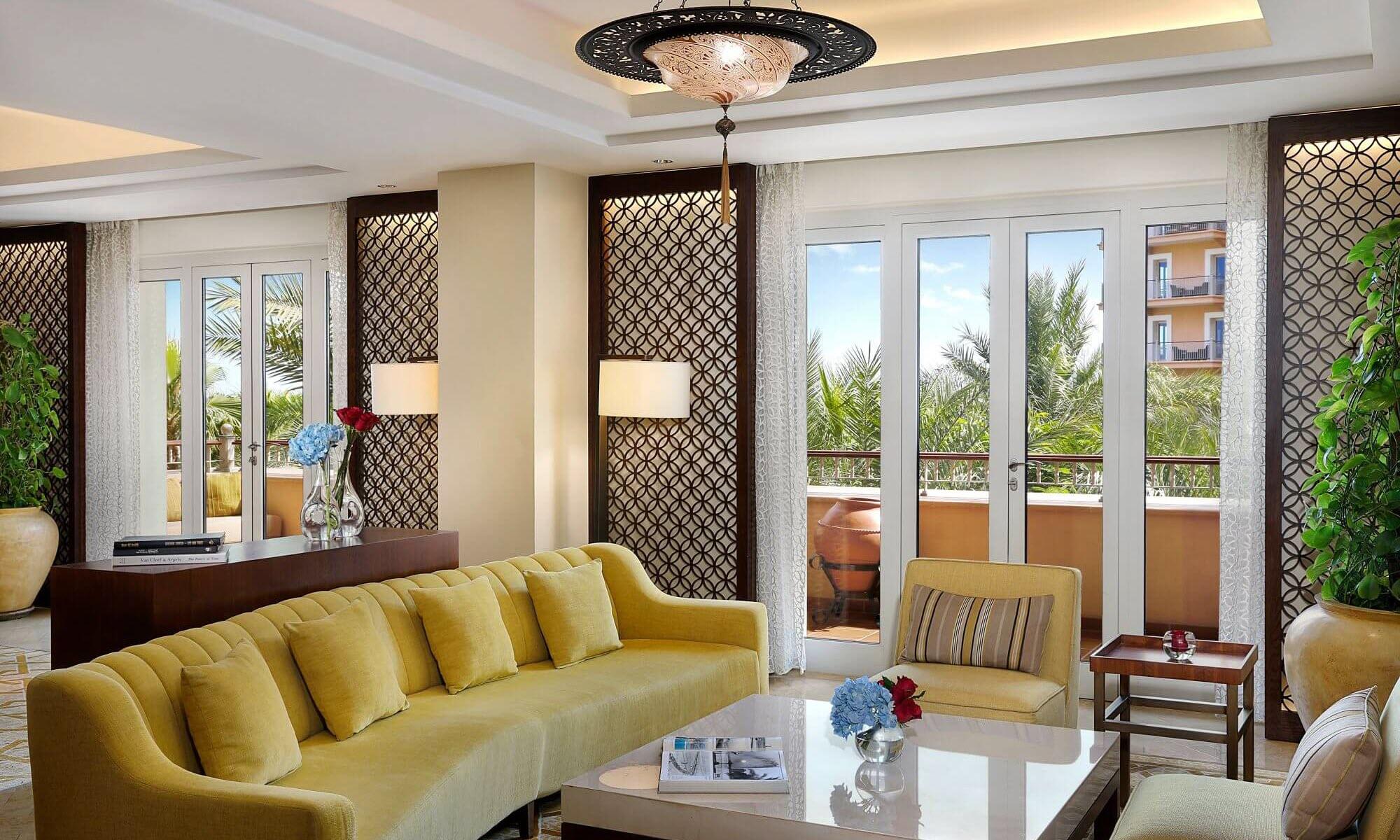 Ritz Carlton Dubai Executive Club Lounge