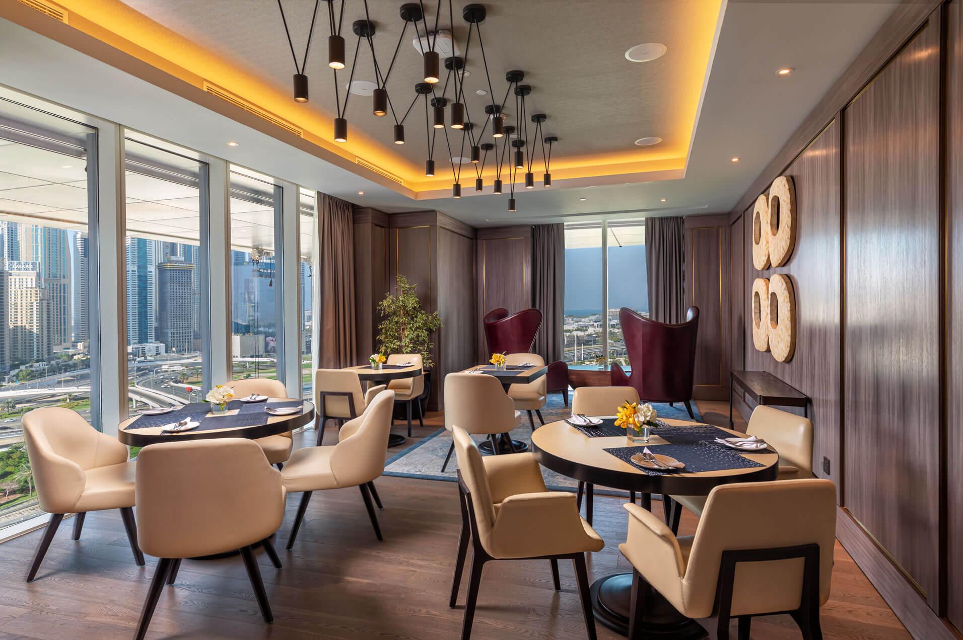 Taj Jumeirah Lake Towers Dubai? Executive Club Lounge Dining