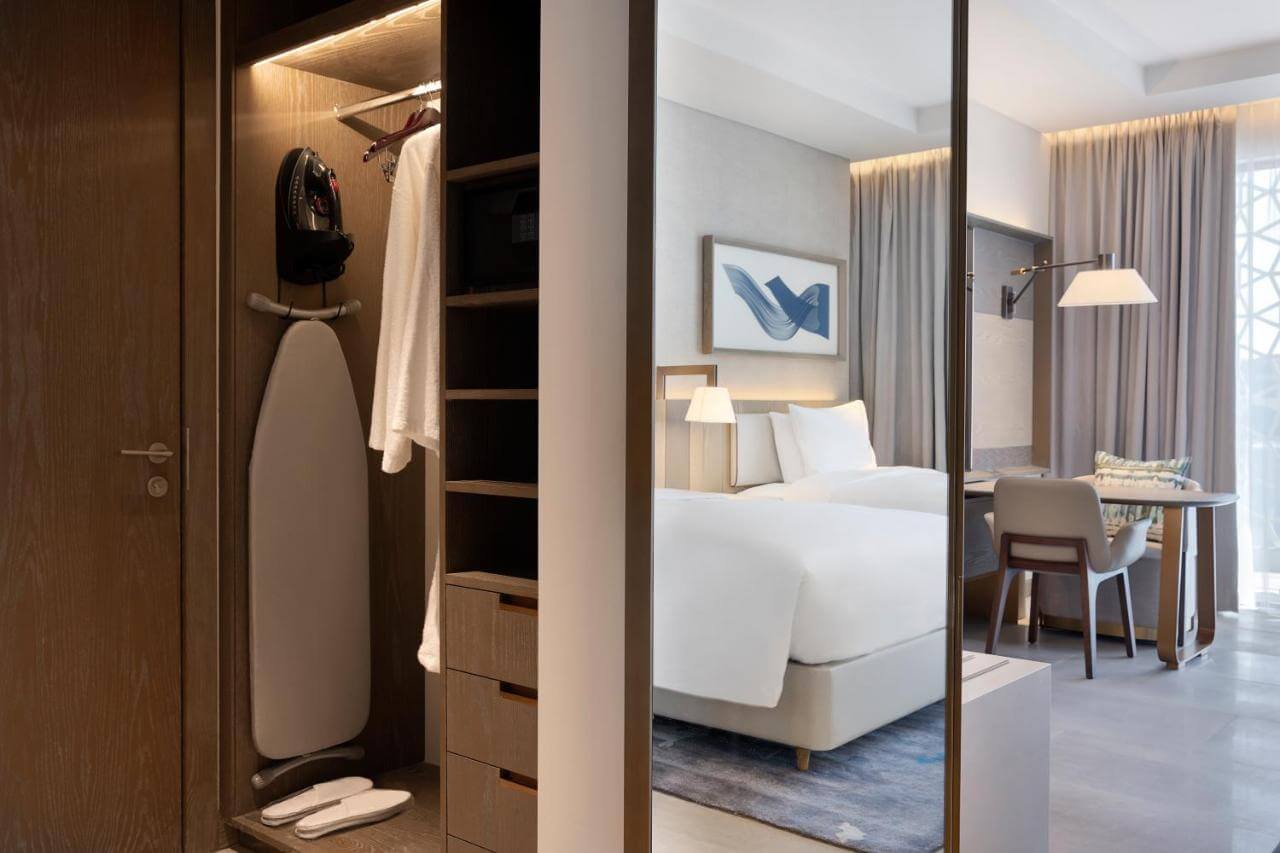 Hilton Abu Dhabi Yas Island Bedroom Wardrobe