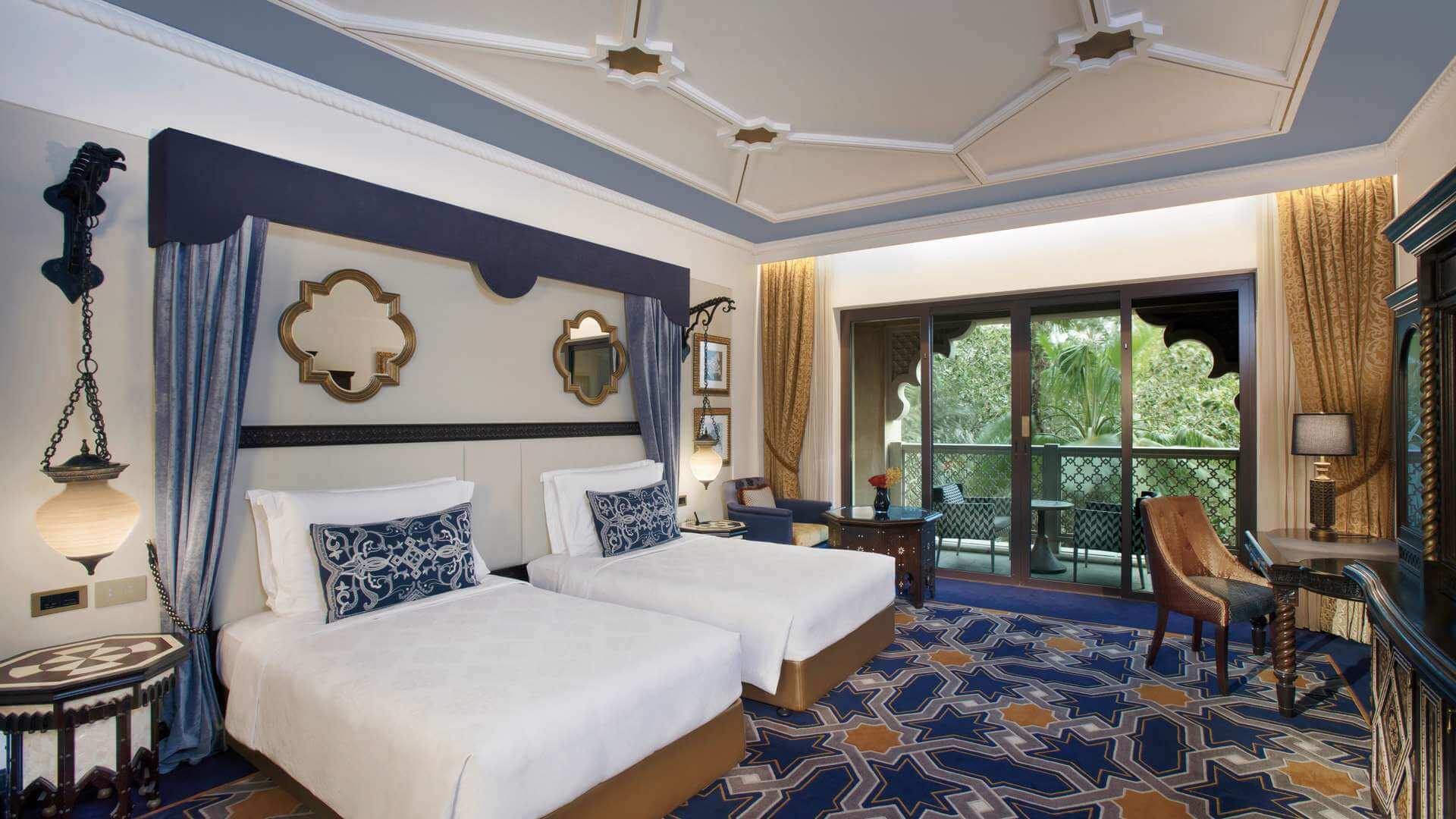 Jumeirah Al Qasr Twin Bedroom