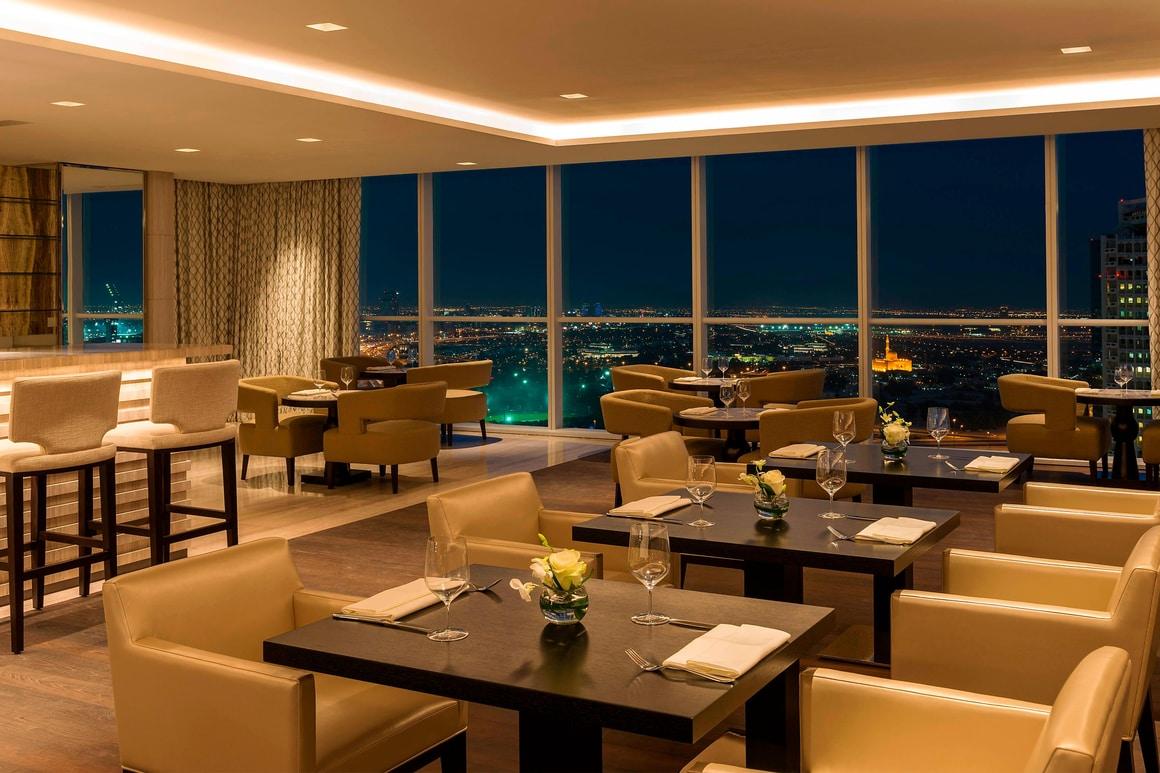 Sheraton Grand Hotel Dubai Club Lounge Dining Area