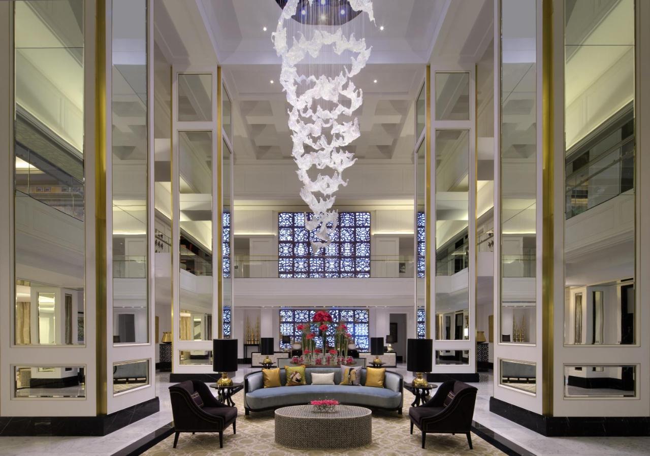 Taj Dubai Hotel Lobby