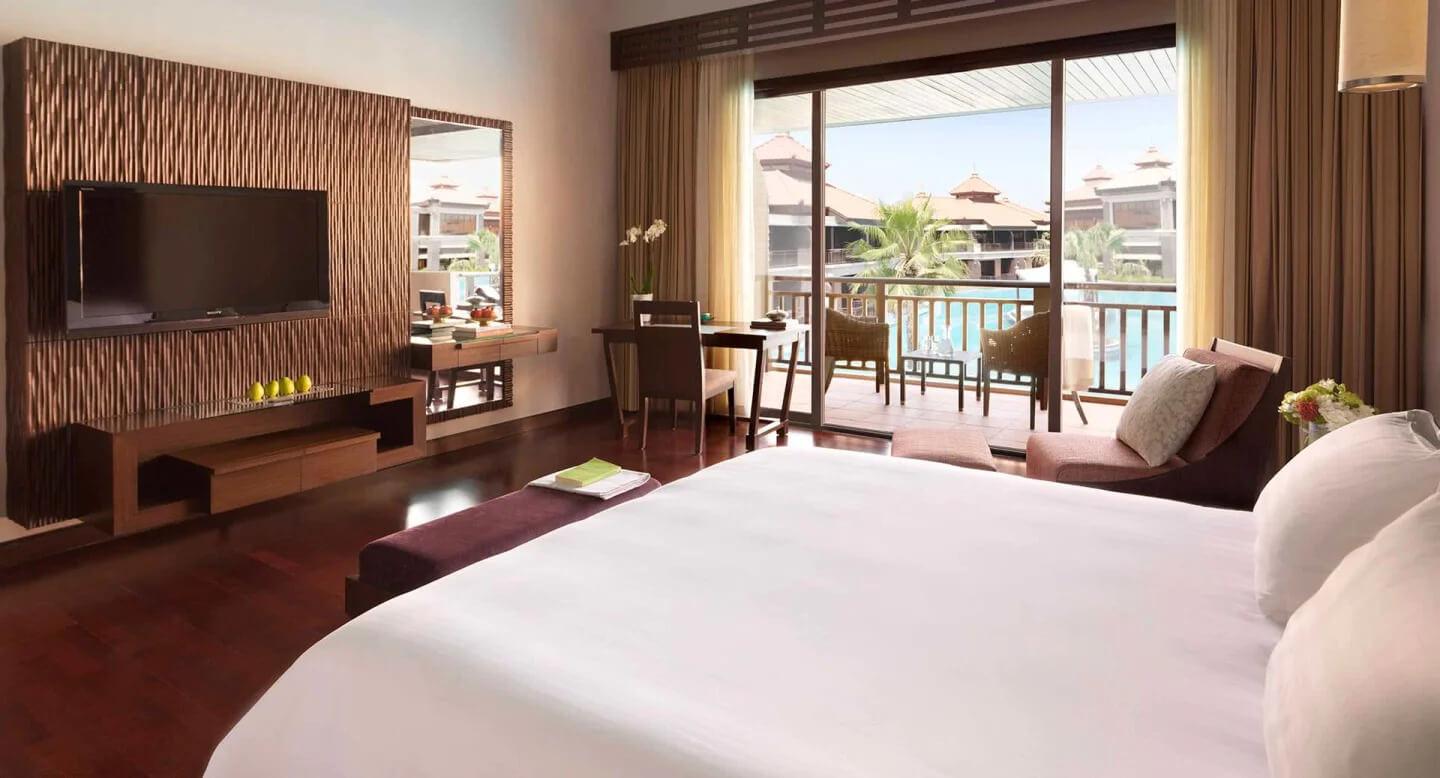 Anantara The Palm Dubai Resort Premier Lagoon View Room Bedroom