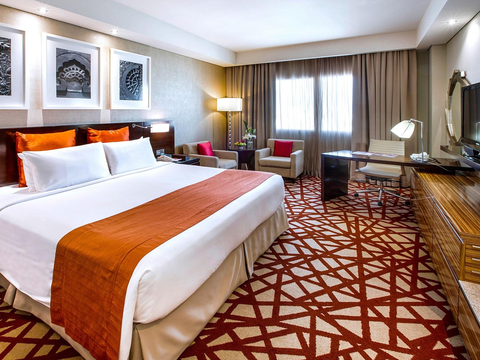 Crowne Plaza Dubai Deira King Bedroom