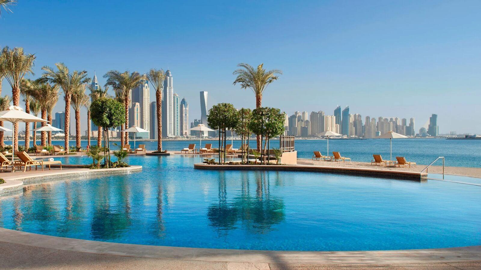 Hotel Fairmont The Palm Swimming Pool