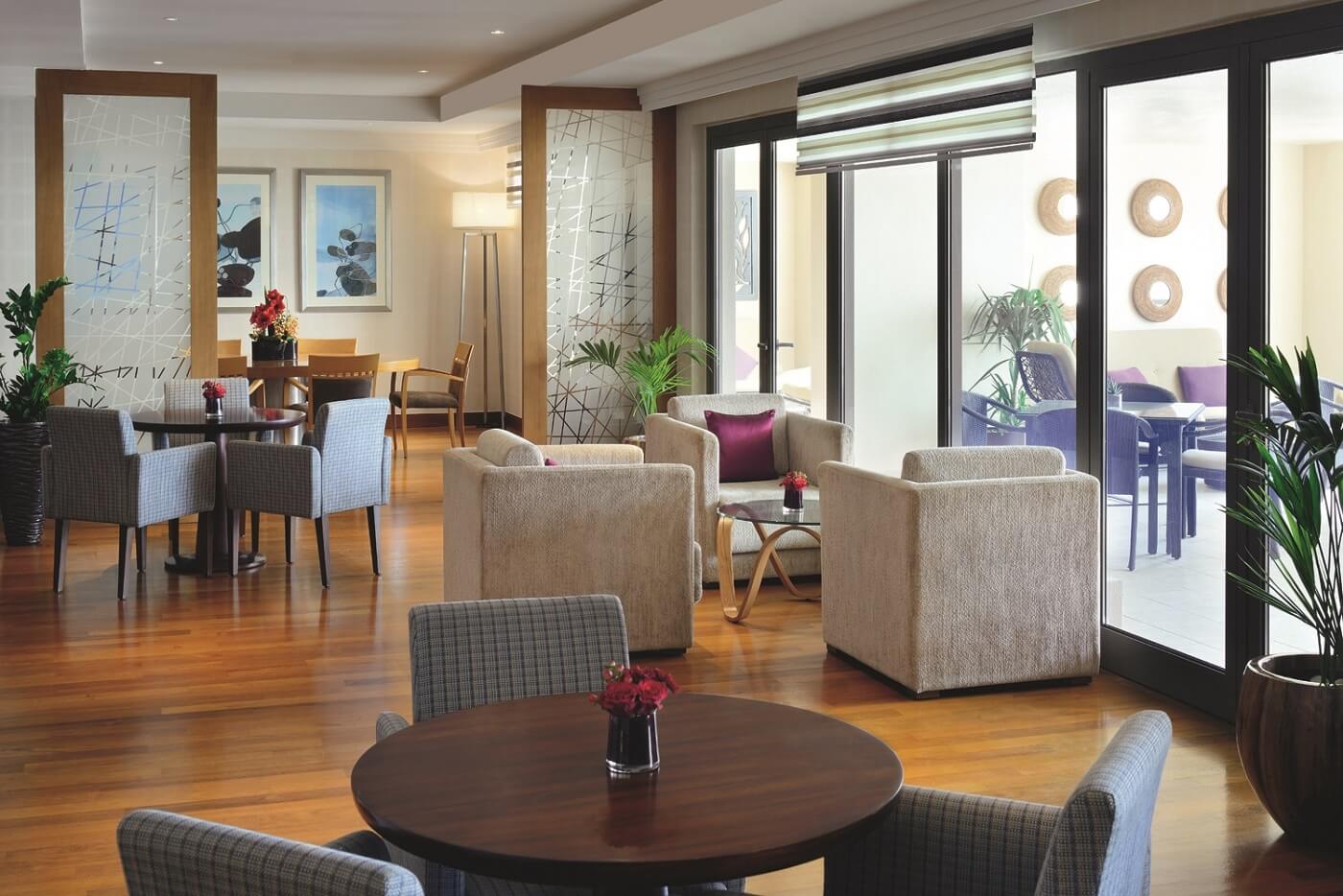 Movenpick Hotel Jumeirah Beach Executive Club Lounge Seating Area