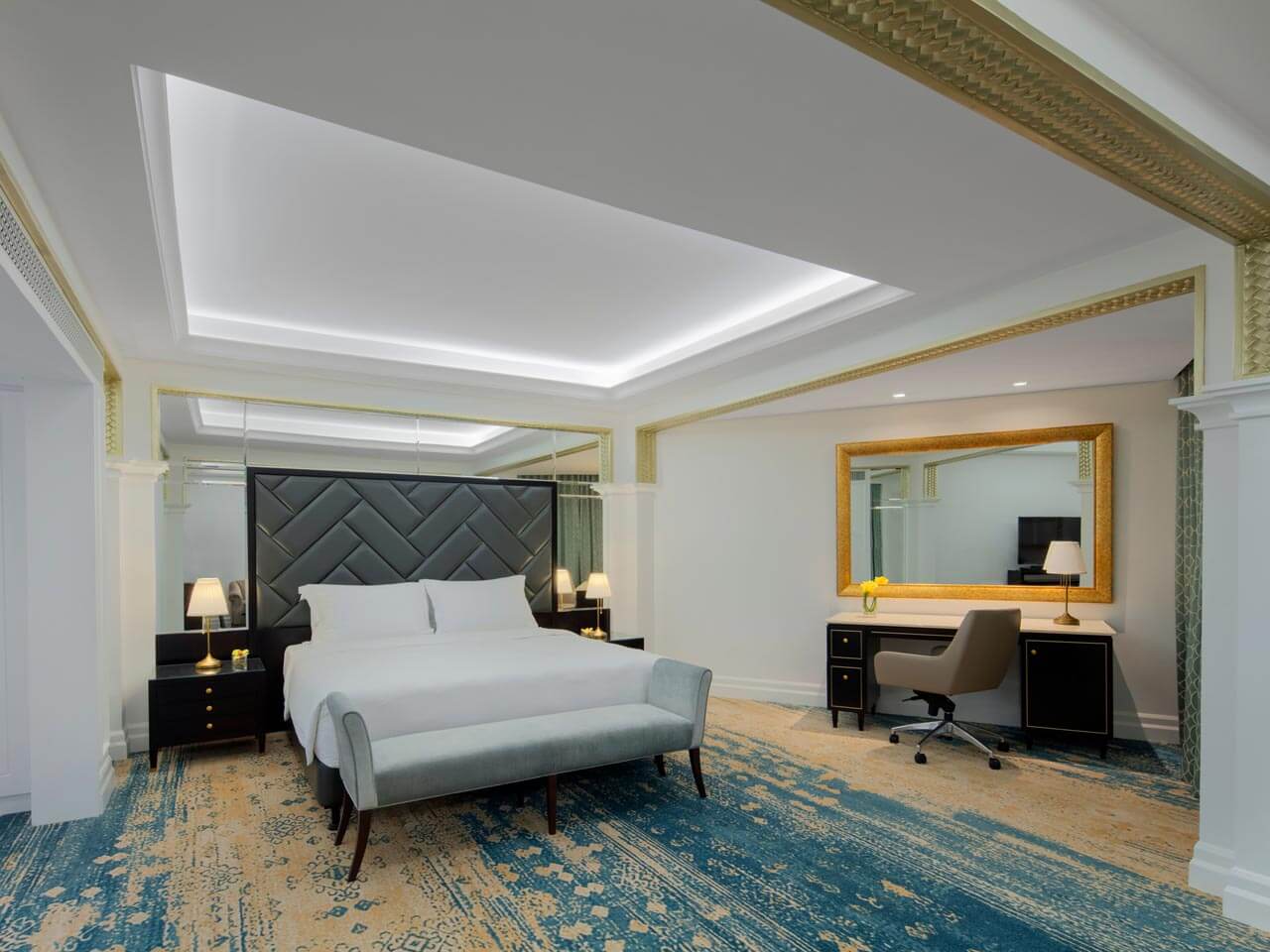 Radisson Blu Hotel, Dubai Deira Creek Large King Bedroom