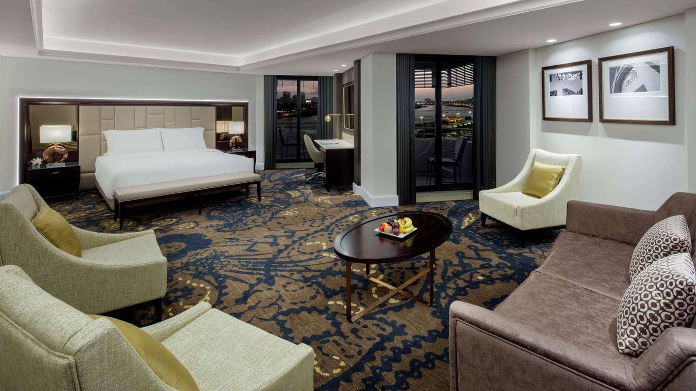 Radisson Blu Hotel, Dubai Deira Creek Large King Room