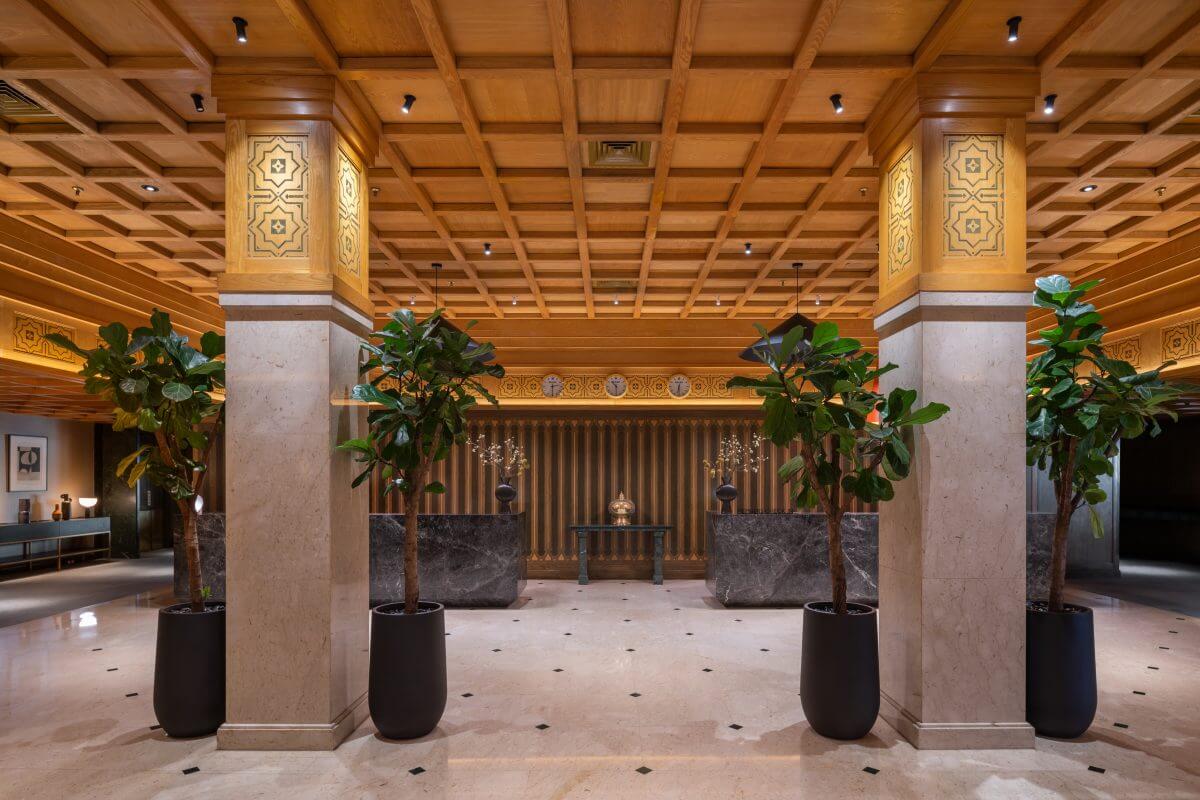 Radisson Blu Hotel, Dubai Deira Creek Lobby