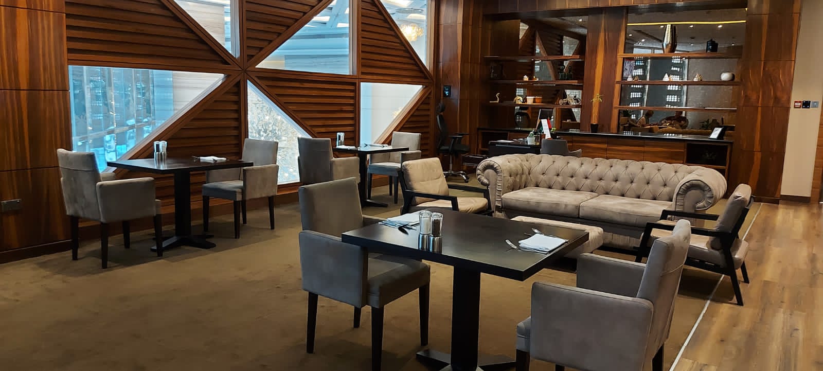 Radisson Blu Hotel Dubai Waterfront Club Lounge Seating Area