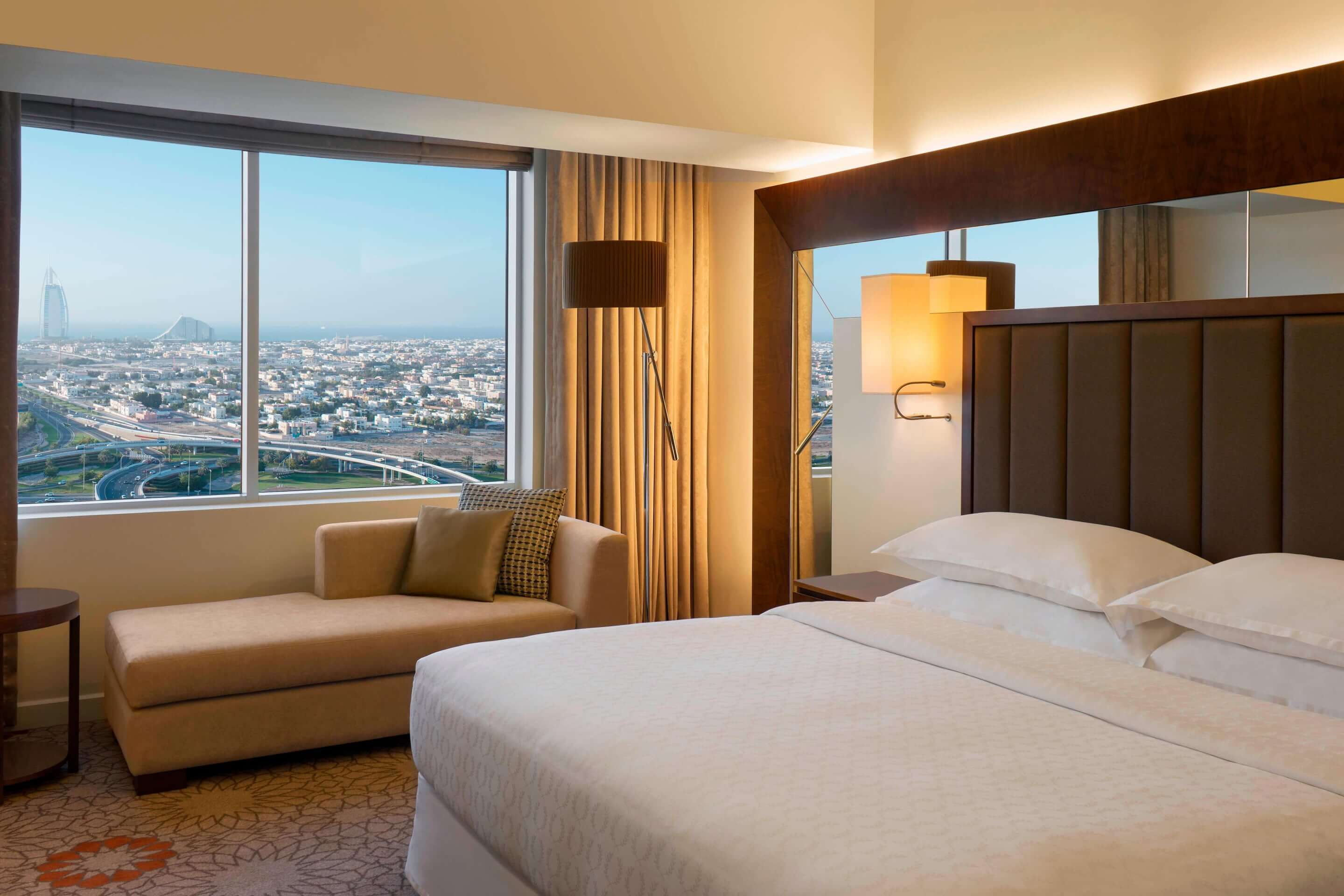 Sheraton Mall of the Emirates Hotel Dubai Deluxe Room King