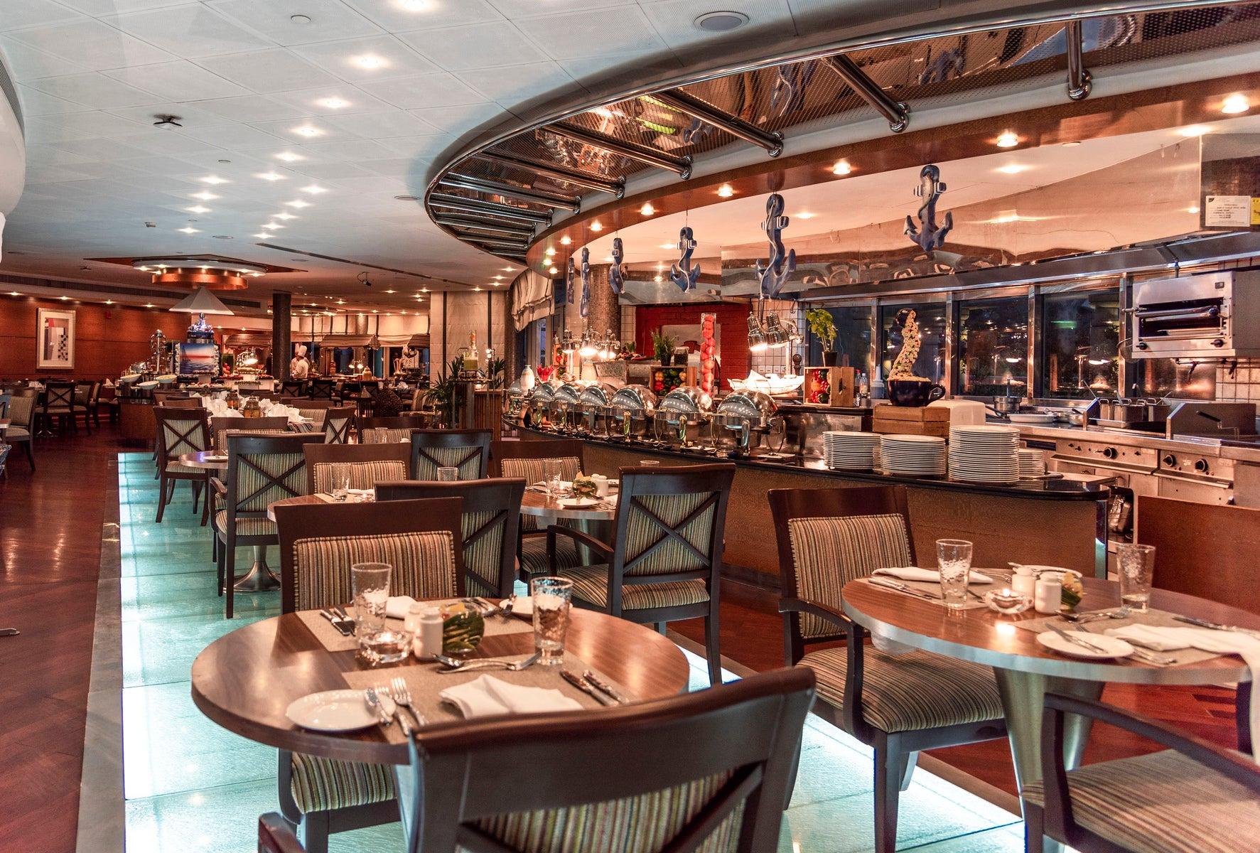 Swissotel Al Murooj Dubai Dining