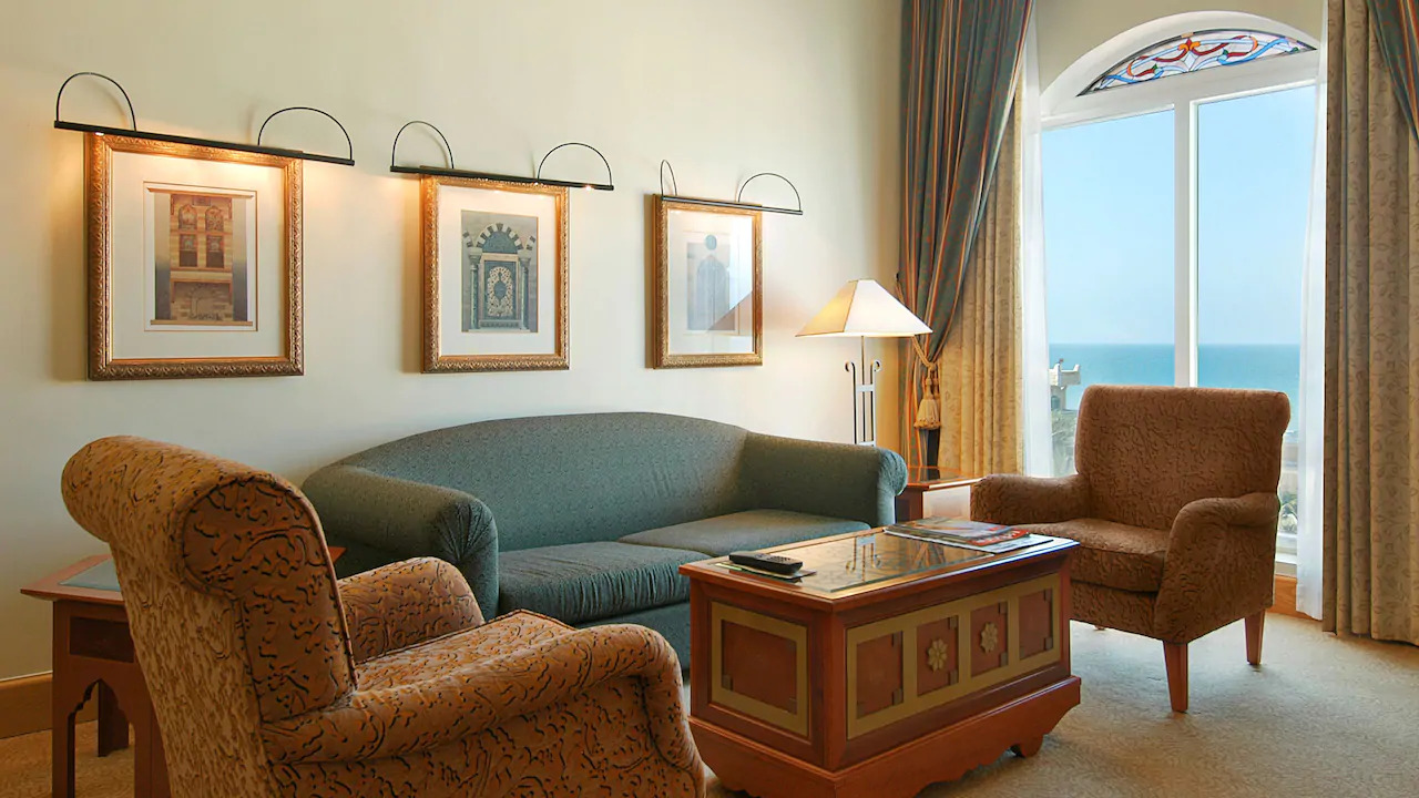 Grand Hyatt Muscat Grand Executive Suite