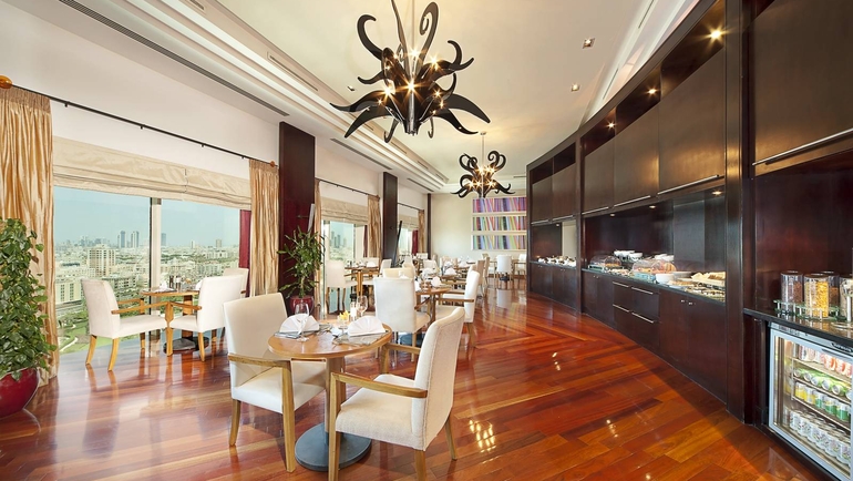 Gulf Hotel Bahrain Club Lounge