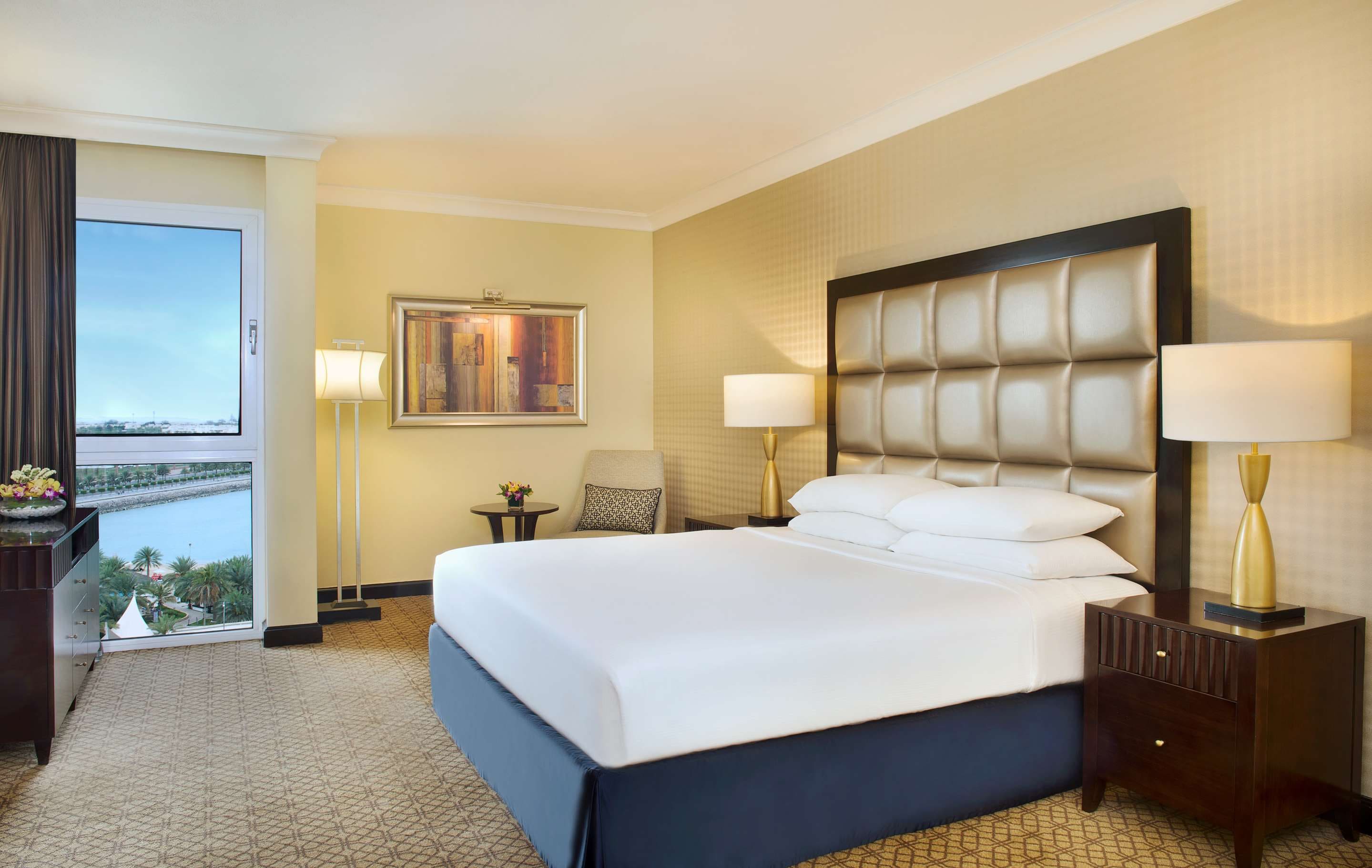 Radisson Blu Hotel & Resort, Abu Dhabi Corniche King Bedroom