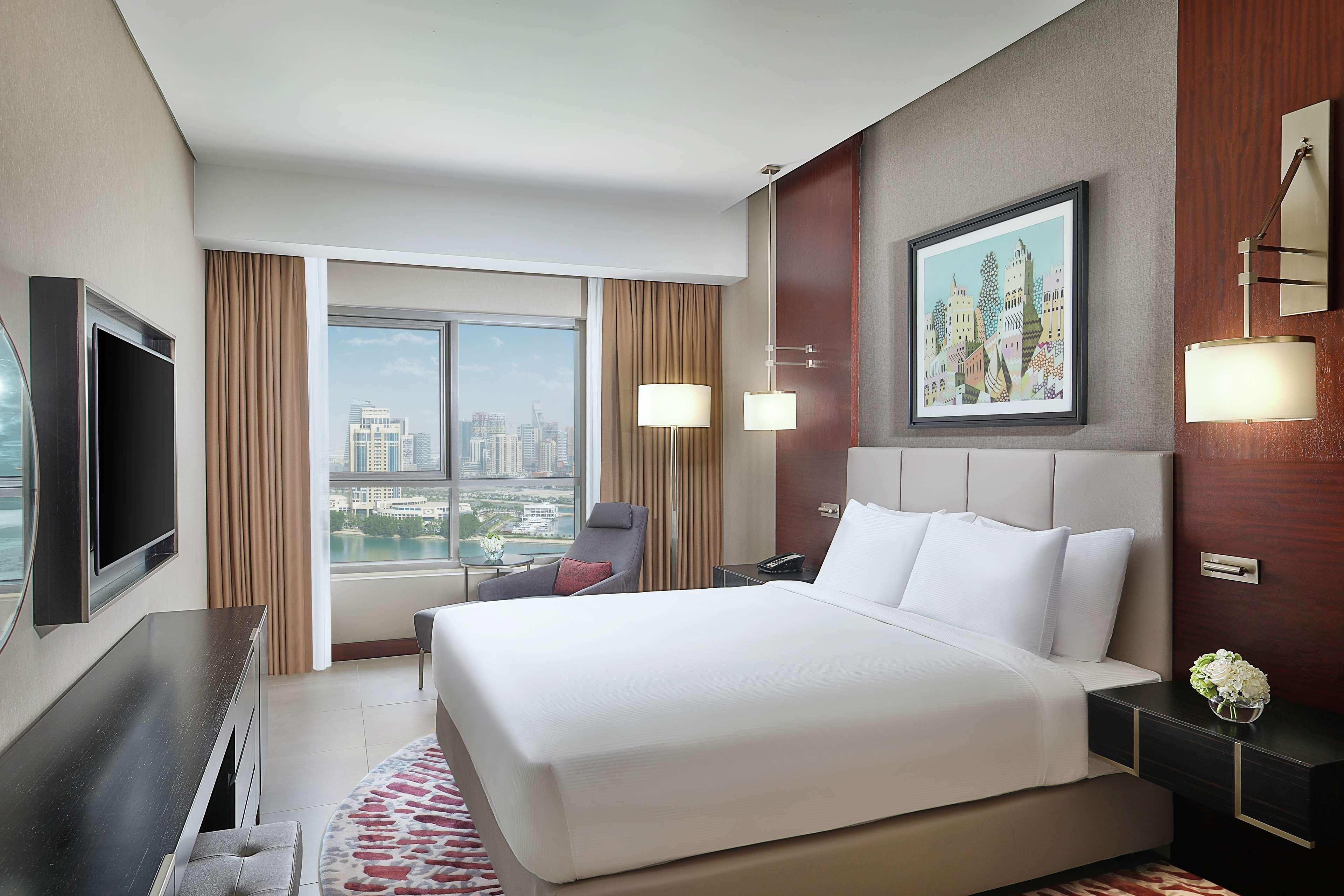 Hilton Doha The Pearl Hotel & Residences King Bedroom