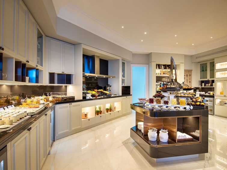 Ritz Carlton Doha Executive Club Lounge