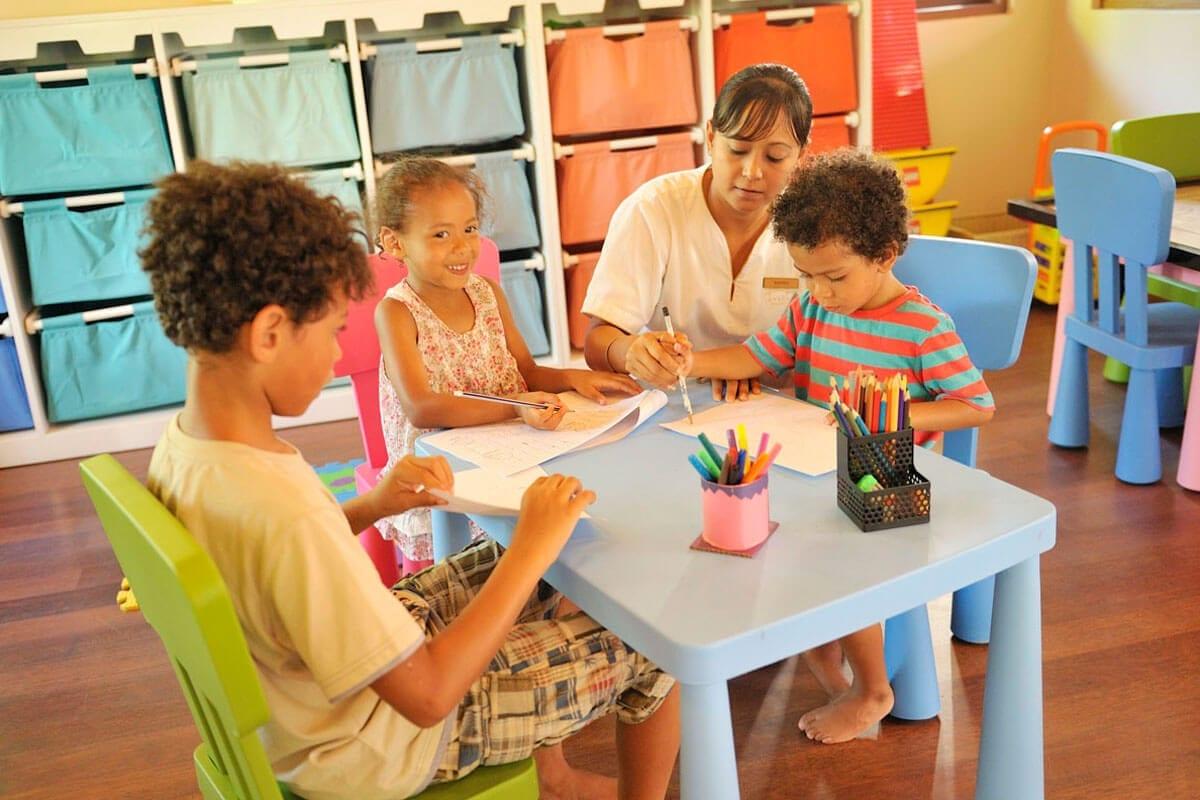 Ayada Maldives Kids Club Painting