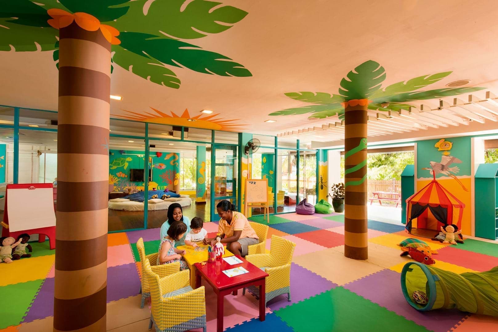 Constance Halaveli Maldives Kids Club