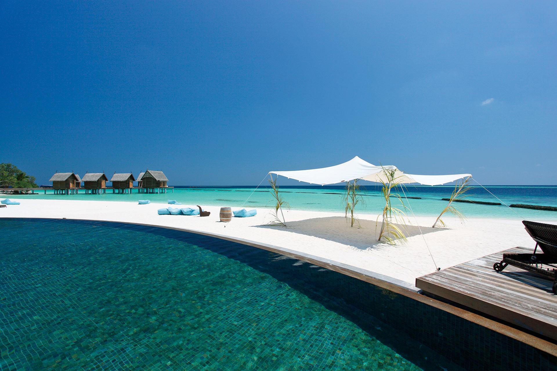 Constance Halaveli Maldives Swimming Pool