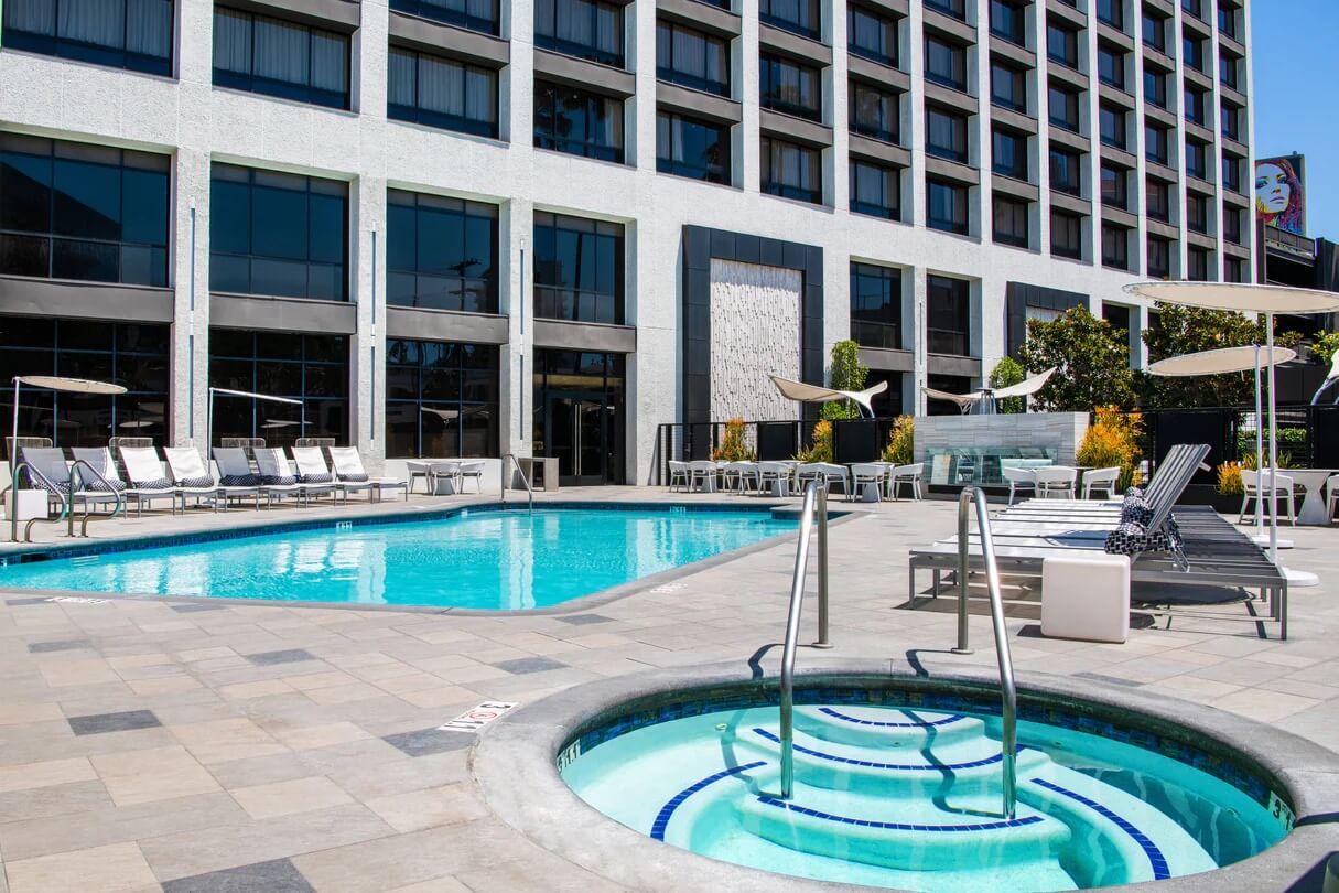 Beverly Hills Marriott Swimming Pool