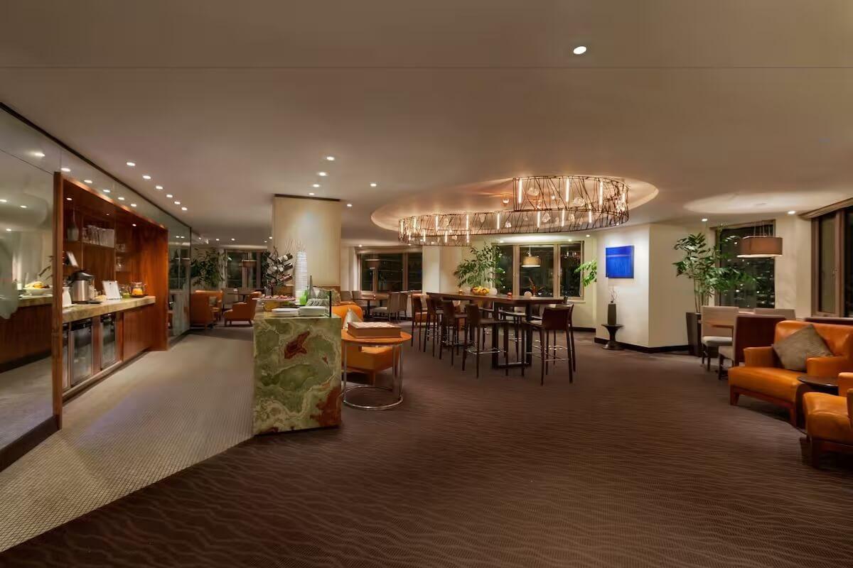 Fairmont Chicago Millennium Park Executive Club Lounge Overview