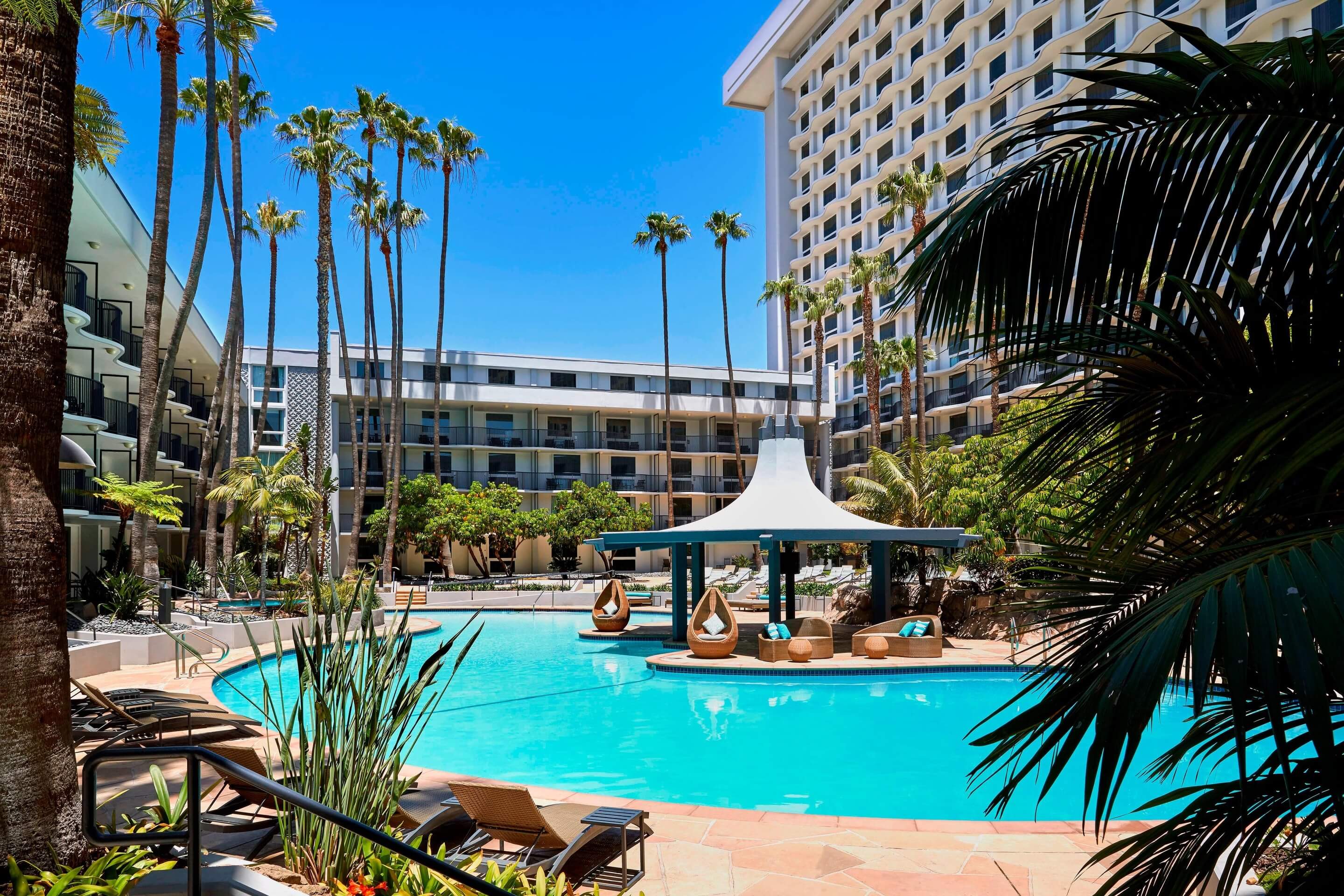 Los Angeles Airport Marriott Swimming Pool